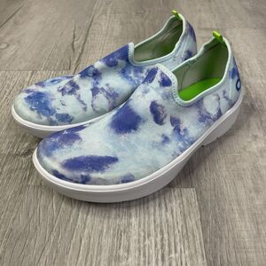 EUC Oofos Oomg eeZee Low Womens 8.5 Purple Blue Tye Dye Athletic Slip On Shoes W